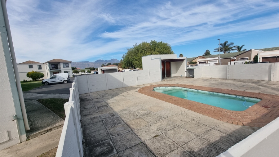 2 Bedroom Property for Sale in Twin Palms Western Cape